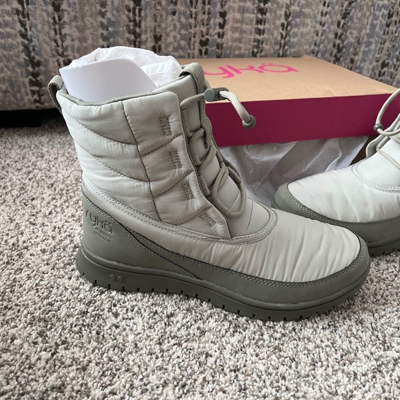 NWT Ryka Solace Green Winter Boot - Picture 2 of 4